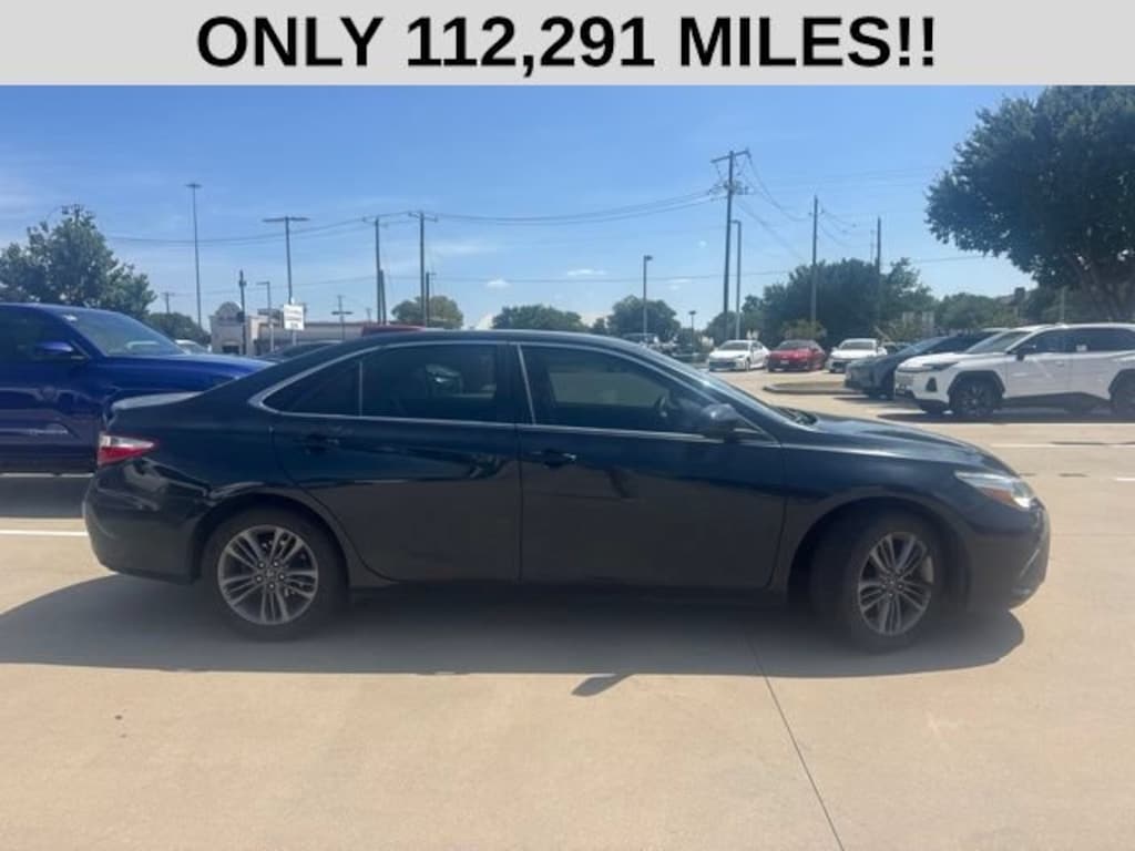 Used 2017 Toyota Camry SE Sedan