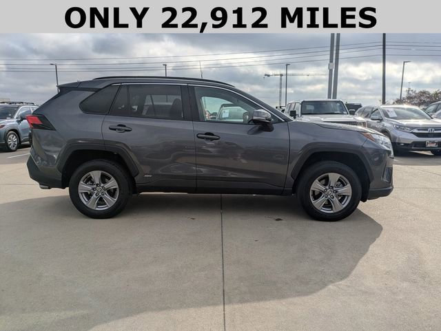 2025 Toyota RAV4 Hybrid XLE photo 3