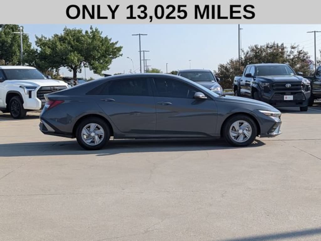 Used 2025 Hyundai Elantra SE Sedan