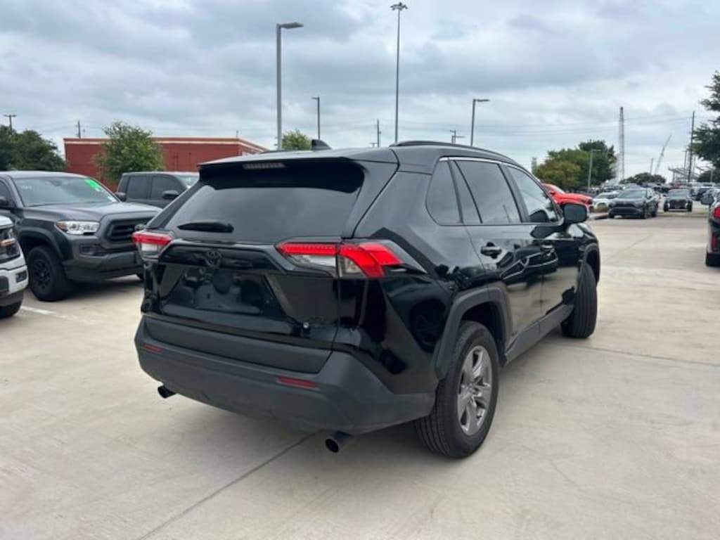 Used 2025 Toyota RAV4 Hybrid XLE SUV