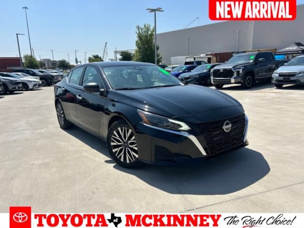 Used 2025 Nissan Altima 2.5 SV Sedan