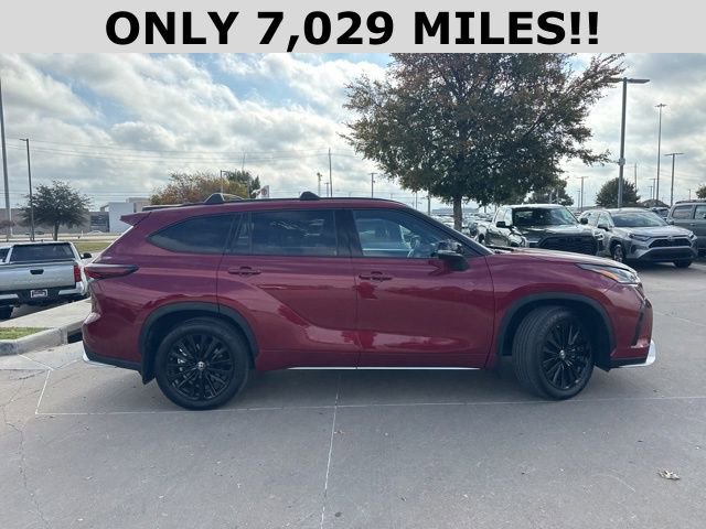 2025 Toyota Highlander XSE photo 2