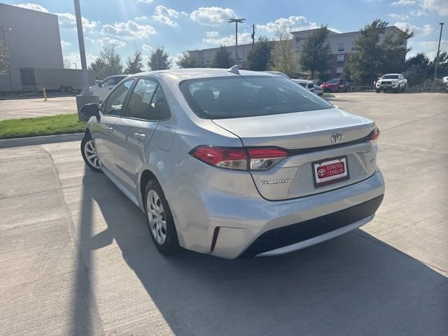 2022 Toyota Corolla LE photo 4