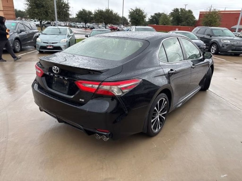 Used 2018 Toyota Camry SE Sedan