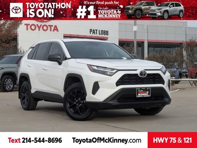 2024 Toyota RAV4 LE's photo