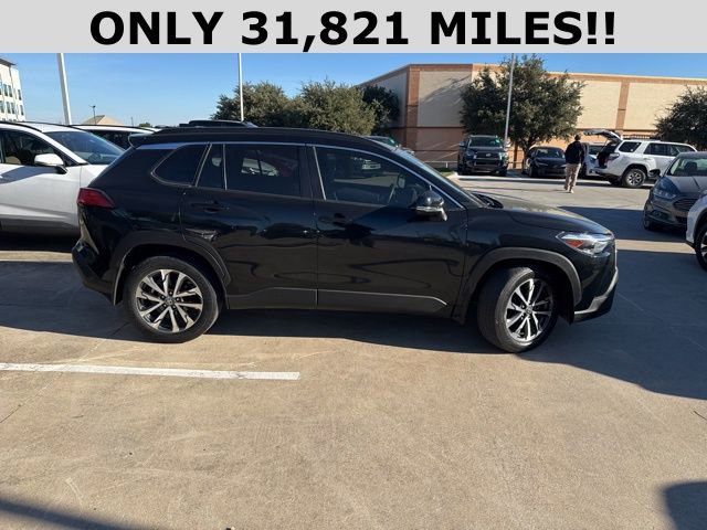 2023 Toyota Corolla Cross XLE photo 2