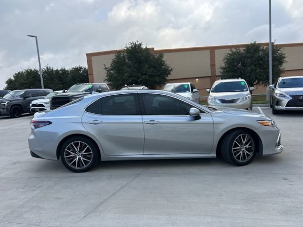 Used 2024 Toyota Camry Hybrid XLE Sedan