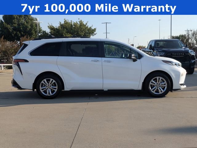 2023 Toyota Sienna XSE photo 3