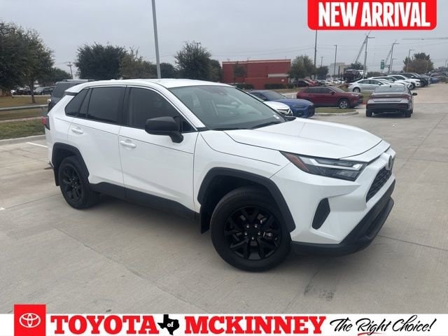 2024 Toyota RAV4 LE's photo