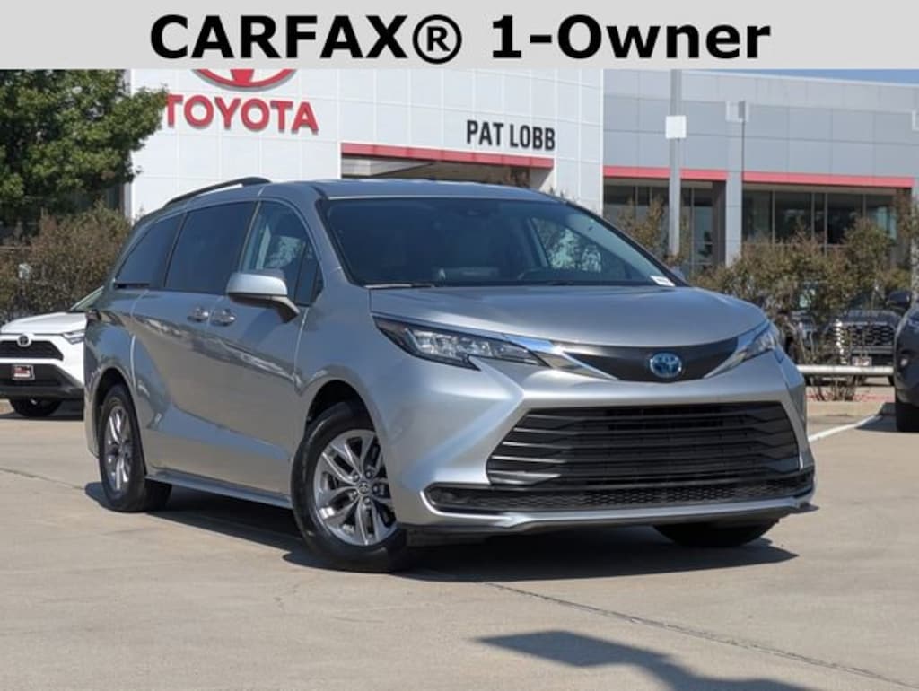 Used 2022 Toyota Sienna LE Van Passenger Van