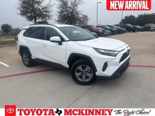 2025 Toyota RAV4 XLE's photo