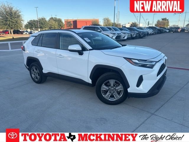 2024 Toyota RAV4 XLE's photo
