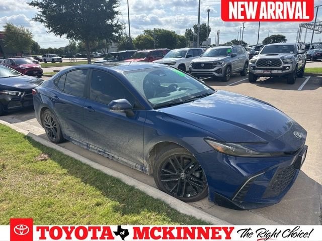 2025 Toyota Camry SE Hybrid's photo