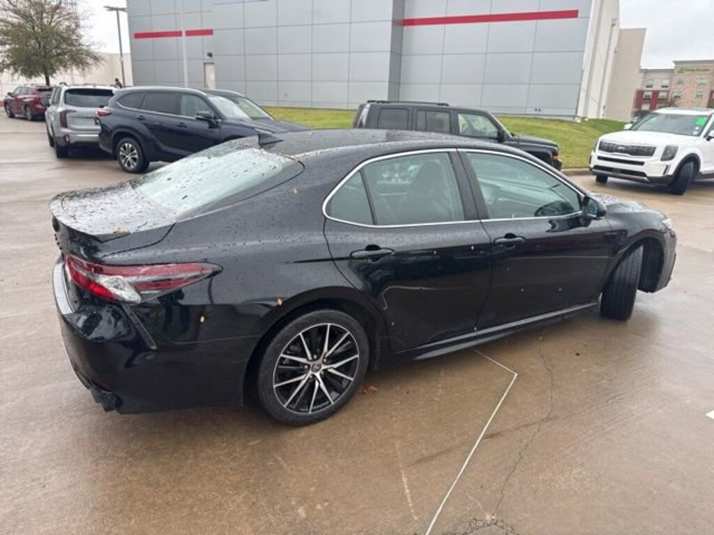Used 2022 Toyota Camry SE Sedan