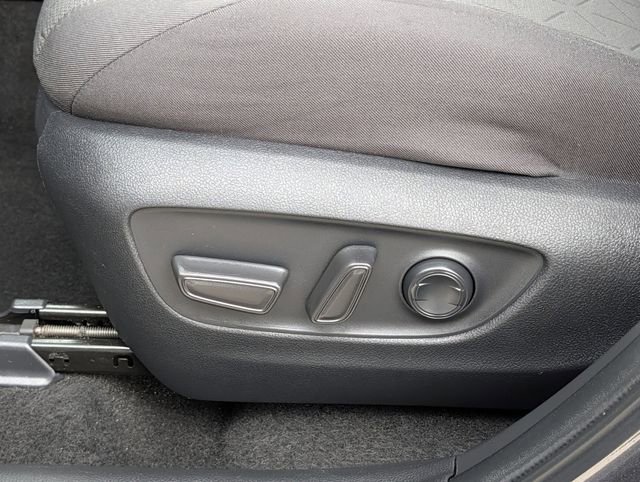 2022 Toyota RAV4 XLE - Photo 24