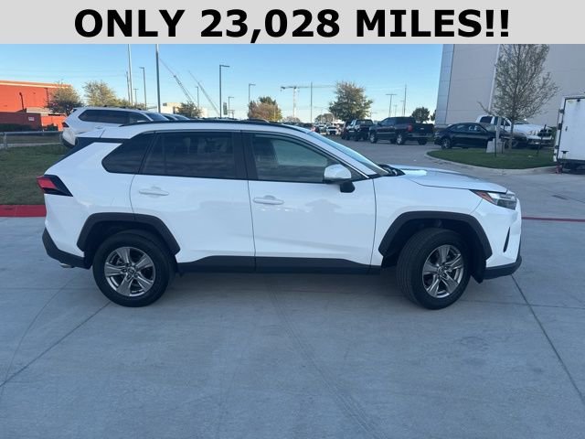 2024 Toyota RAV4 XLE photo 2