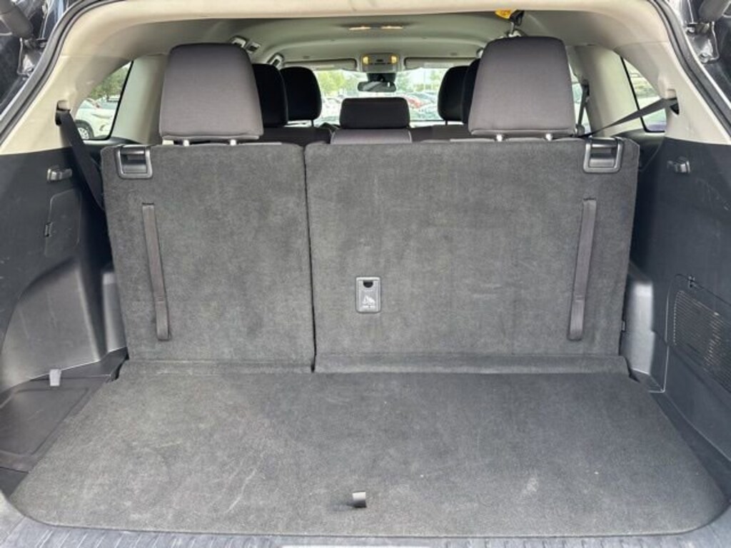 Used 2024 Toyota Highlander LE SUV