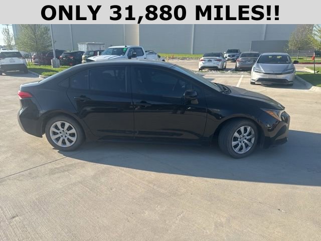 2023 Toyota Corolla LE photo 2