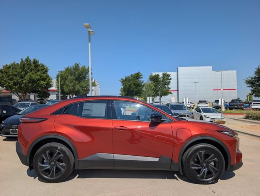 New 2026 Toyota C-HR SE SUV