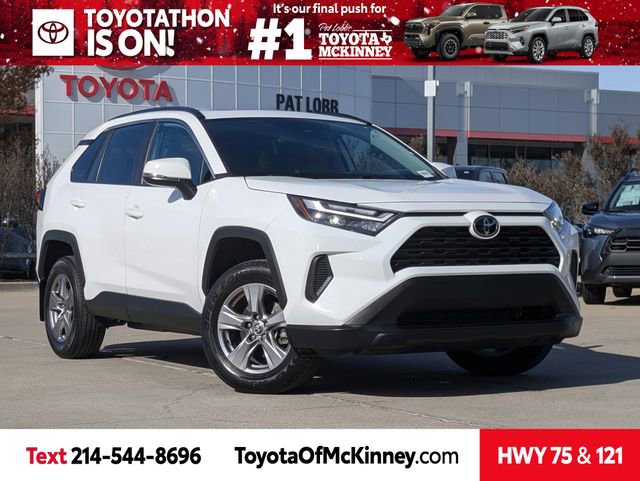 2024 Toyota RAV4 XLE's photo