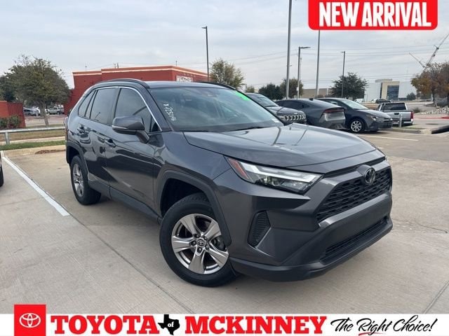 2022 Toyota RAV4 XLE's photo