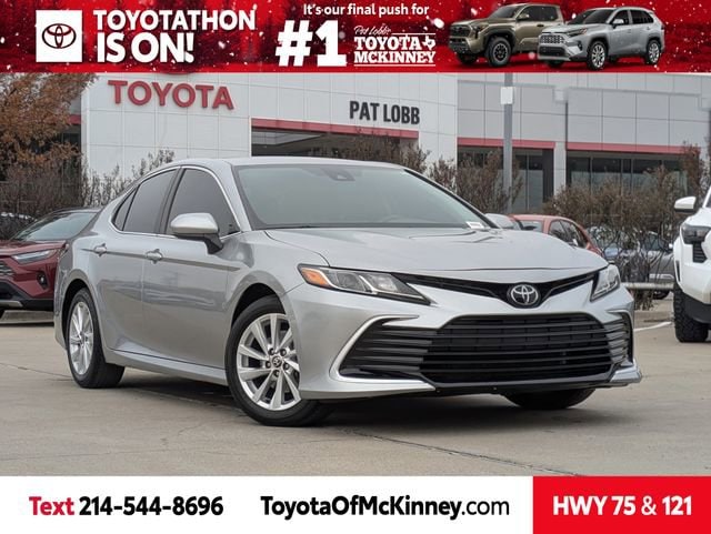 2023 Toyota Camry LE's photo