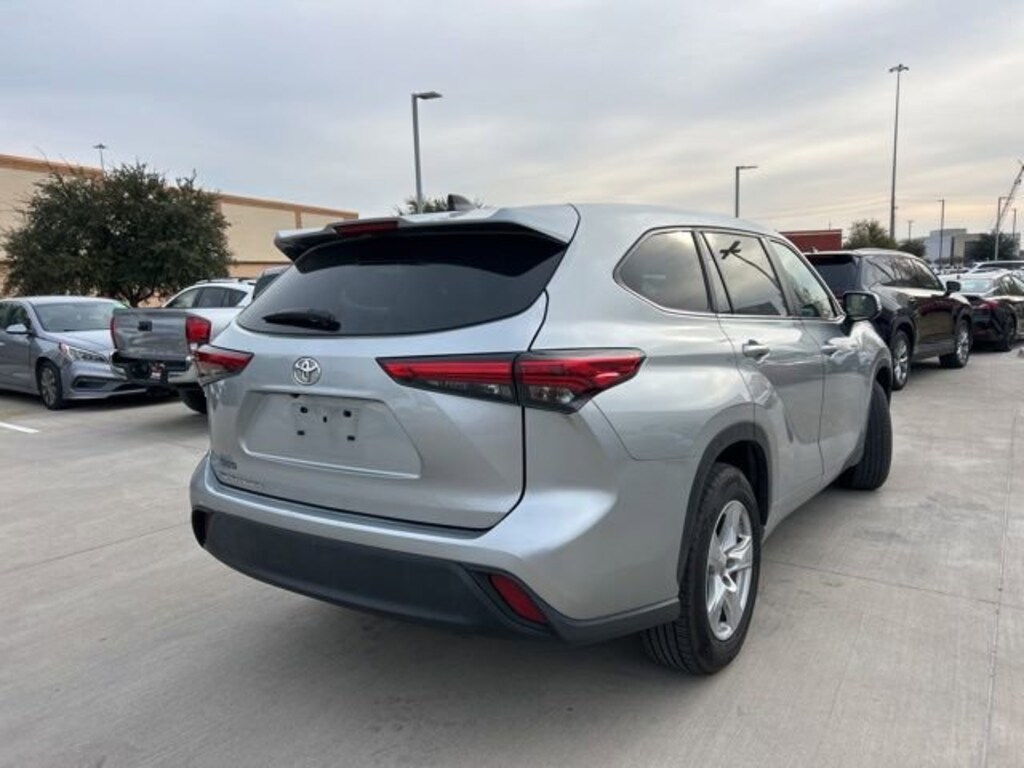 Used 2023 Toyota Highlander L SUV