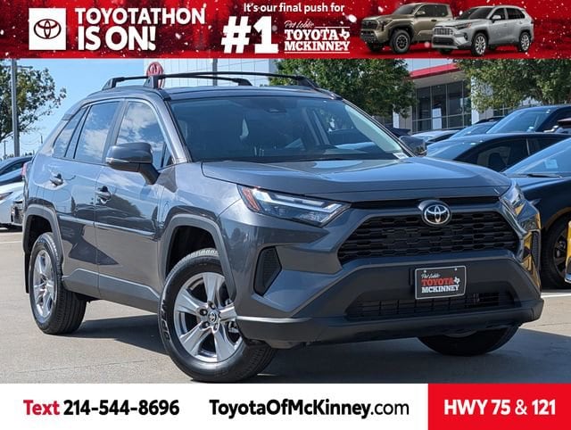 2025 Toyota RAV4 XLE's photo