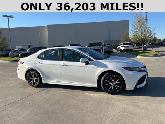 2022 Toyota Camry SE photo 2