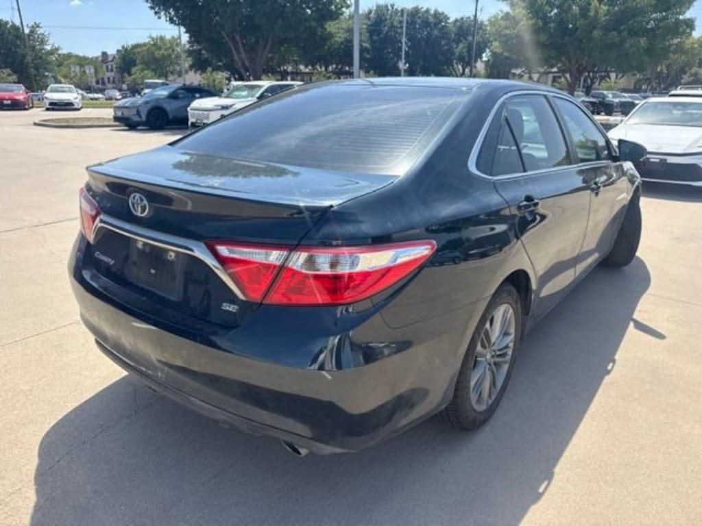 Used 2017 Toyota Camry SE Sedan