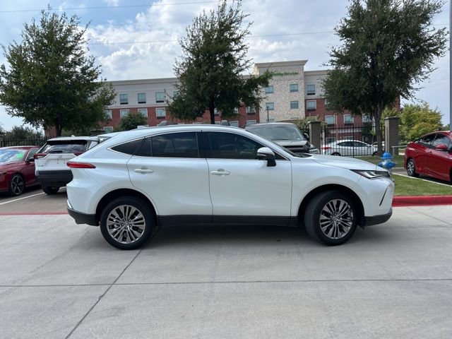 2024 Toyota Venza XLE photo 2