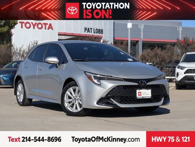 2025 Toyota Corolla Hatchback SE's photo