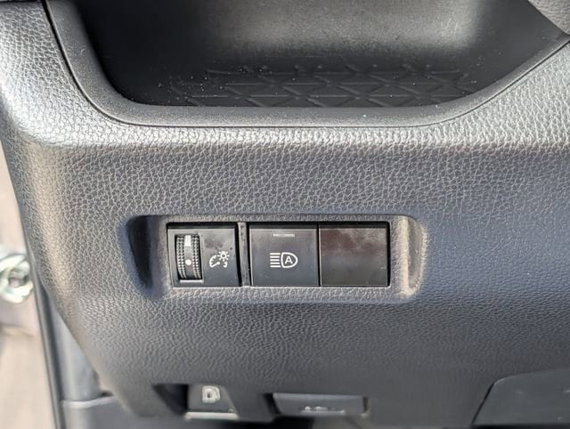 2022 Toyota RAV4 XLE - Photo 22