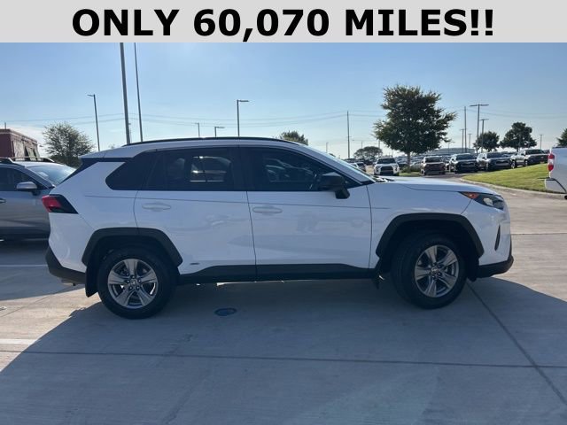 2022 Toyota RAV4 Hybrid LE photo 2