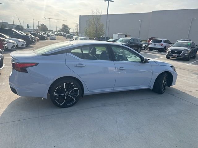 2023 Nissan Altima 2.5 SR photo 3