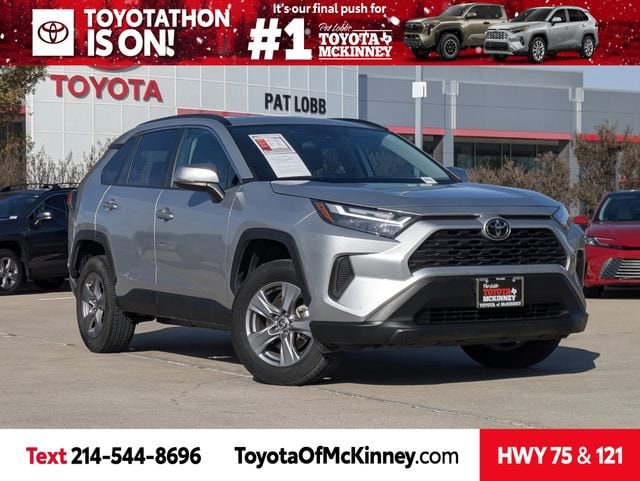 2024 Toyota RAV4 XLE's photo