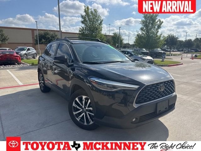 2024 Toyota Corolla Cross XLE FWD's photo