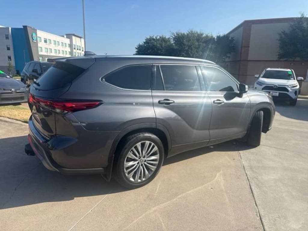 Used 2022 Toyota Highlander Platinum SUV