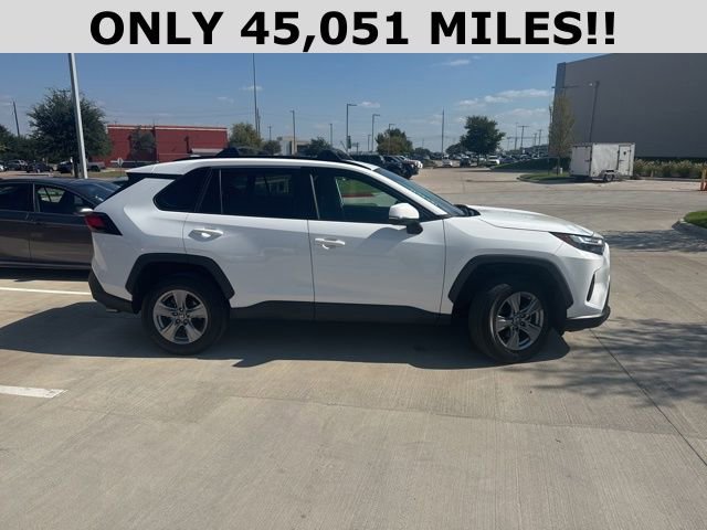 2022 Toyota RAV4 XLE photo 2