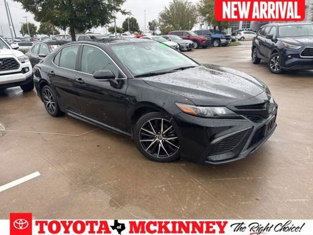 Used 2022 Toyota Camry SE Sedan
