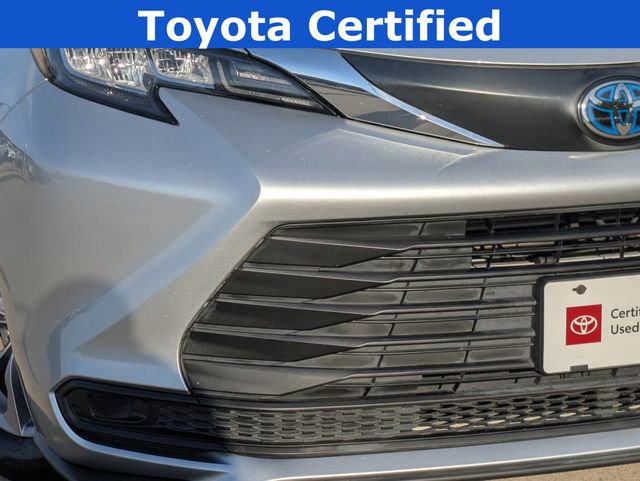 2023 Toyota Sienna LE photo 3