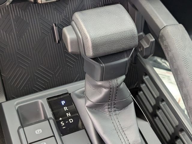 2025 Toyota Tacoma SR5 - Photo 18