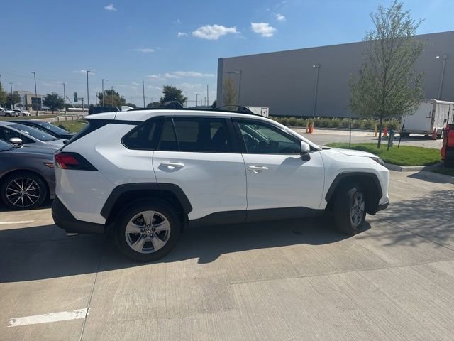 2022 Toyota RAV4 XLE photo 3