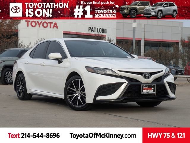 2024 Toyota Camry SE's photo