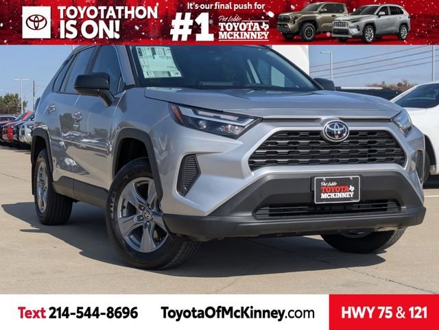 2025 Toyota RAV4 LE's photo