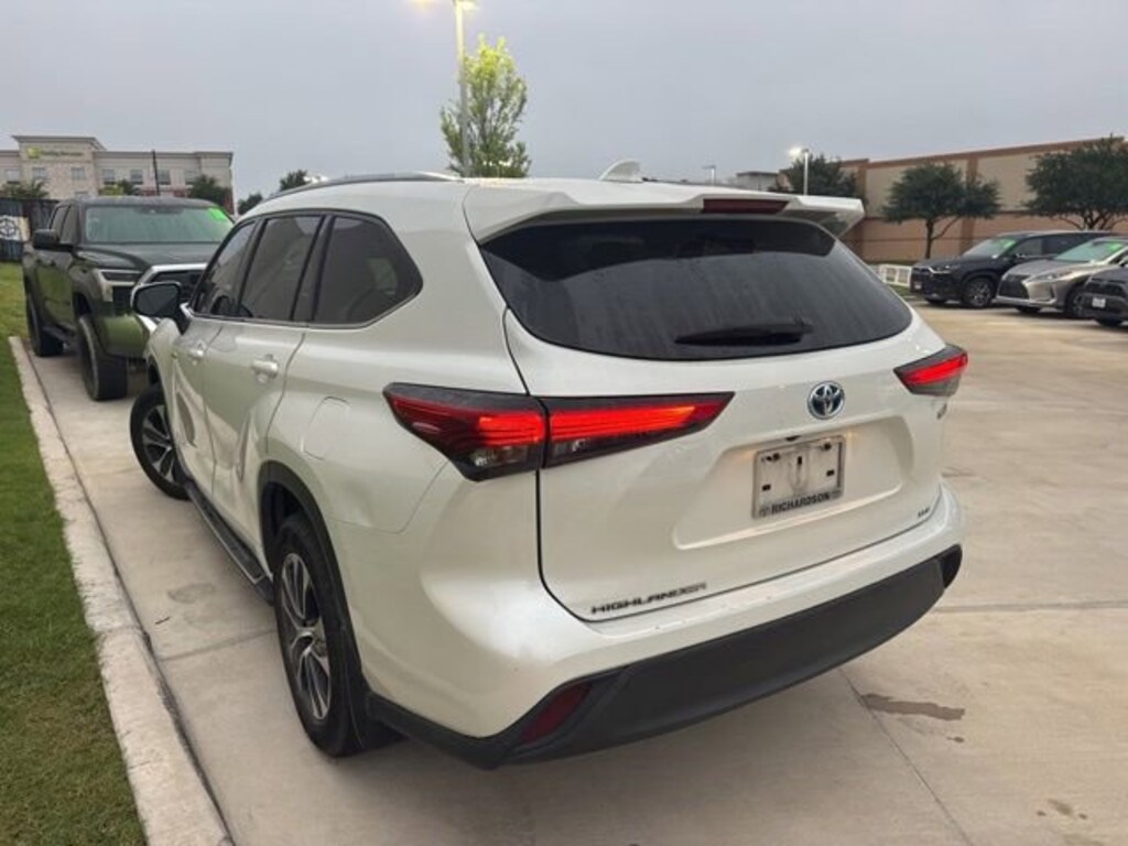 Used 2021 Toyota Highlander Hybrid XLE SUV