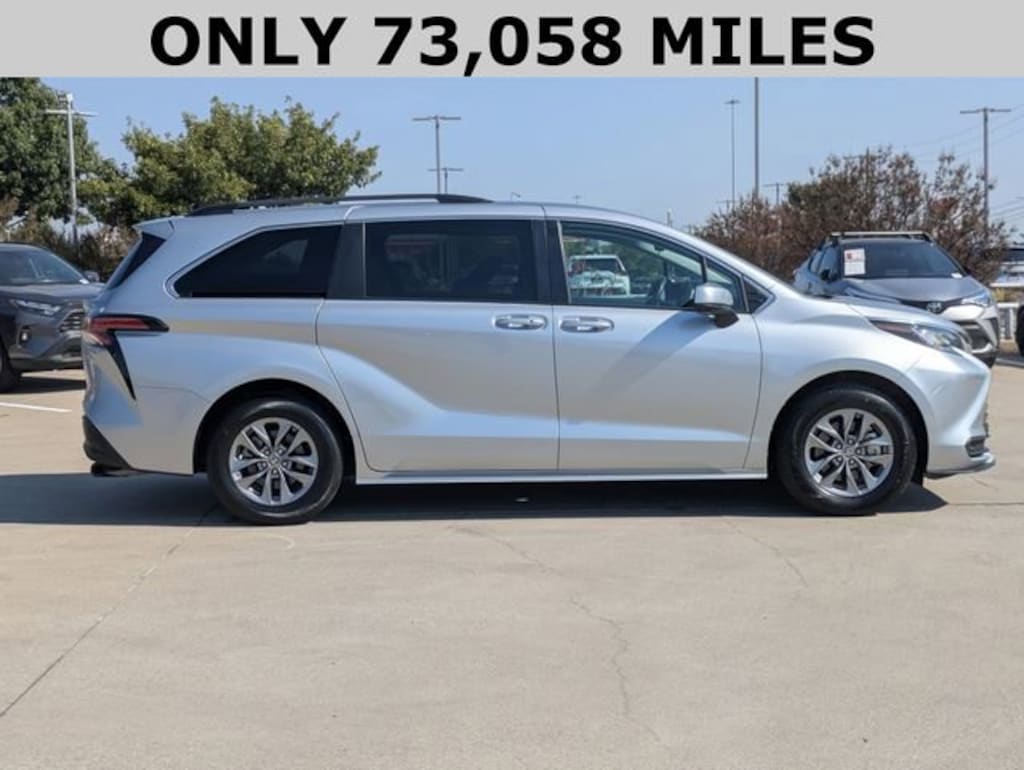 Used 2022 Toyota Sienna LE Van Passenger Van