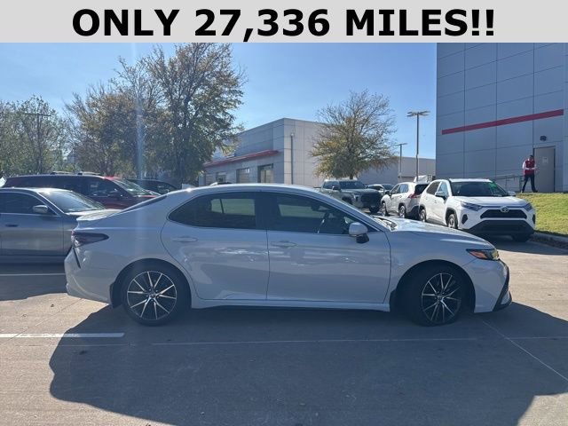 2024 Toyota Camry SE photo 2