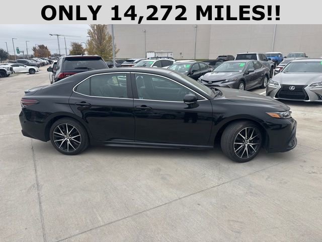 2024 Toyota Camry SE photo 2