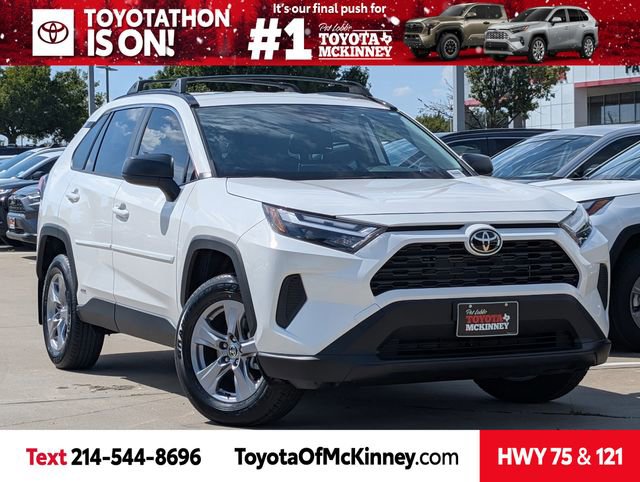 2025 Toyota RAV4 LE's photo